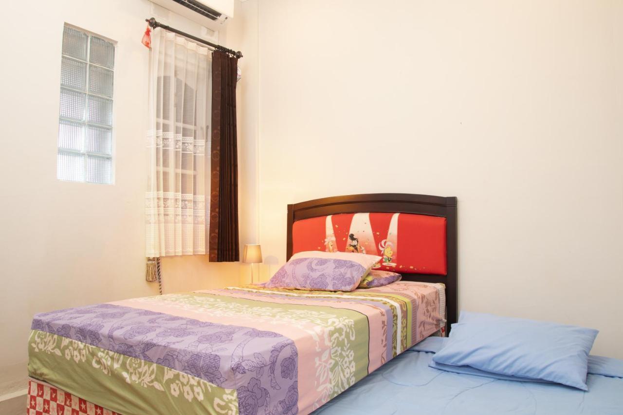 Huning House - 5 Bedrooms Purwokerto Exterior photo