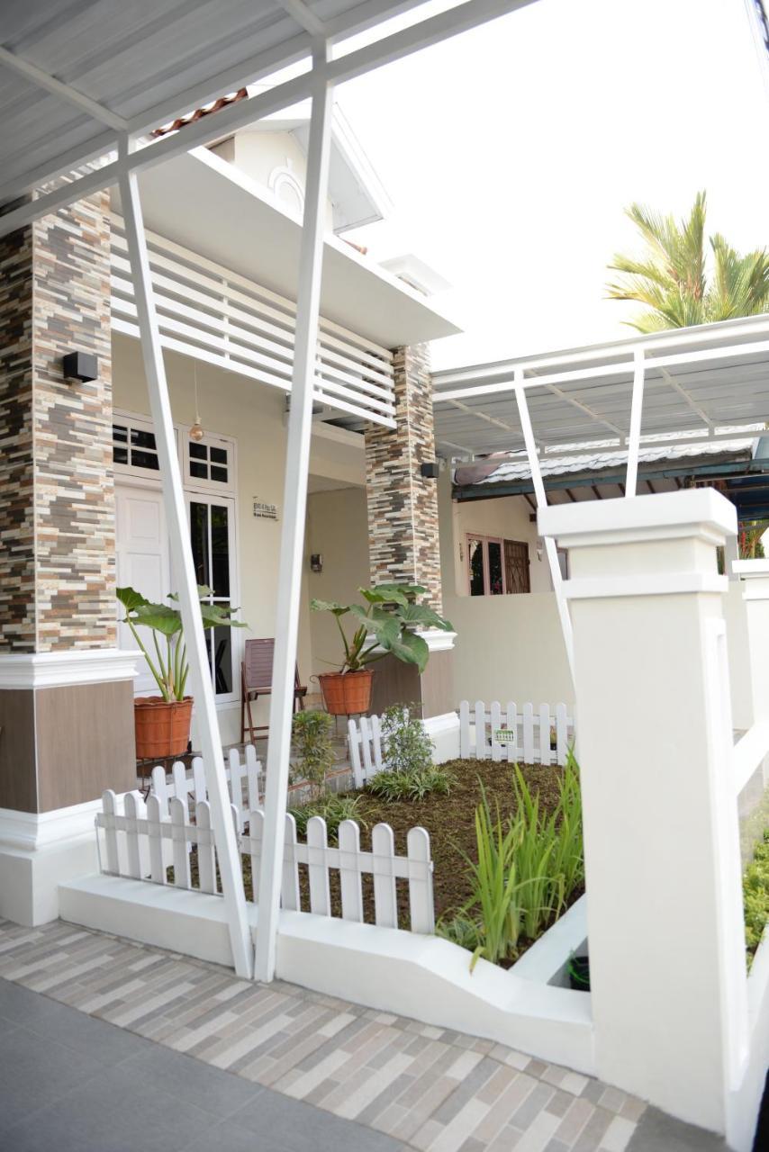 Huning House - 5 Bedrooms Purwokerto Exterior photo